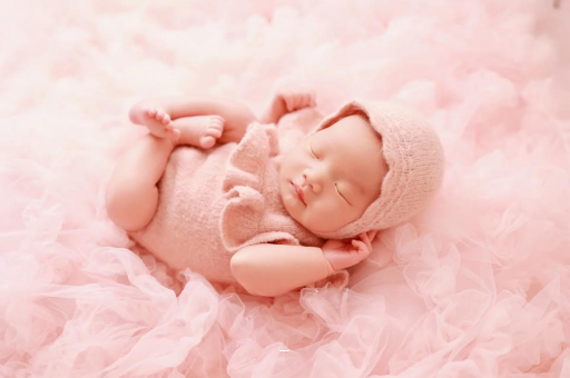 博罗宝宝吃手是饿了吗